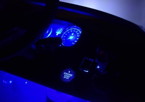 MASERATI LEVANTE 4X4, WSPOMAGANIE KIEROWNICY, ŚWIECĄCE KOŁA EVA, PANEL MP3,LAKIER/SX1798