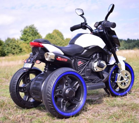 MOTOR MOTO 3 KOŁOWY, ŚWIECĄCE KOŁA, GAZ W MANETCE/BH818