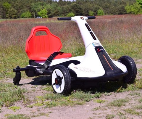 SZYBKI DRIFTUJĄCY GOKART, BLUETOOTH, ŚWIATŁA NOWOŚĆ/BDQ-8108 SZYBKI DRIFTUJĄCY GOKART, BLUETOOTH, ŚWIATŁA NOWOŚĆ/BDQ-8108