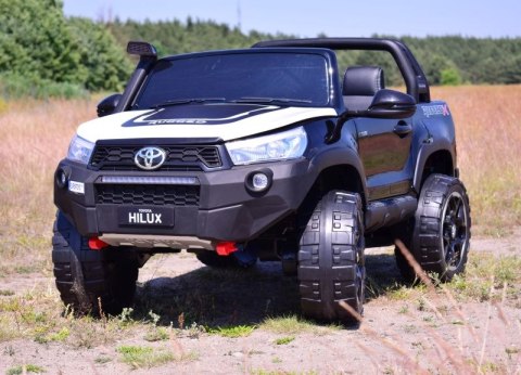 ORYGINALNA TOYOTA HILUX, 2X12V10AH W WALIZCE,MP4, LAKIER, FULL OPCJA 4X4 /DKHL850