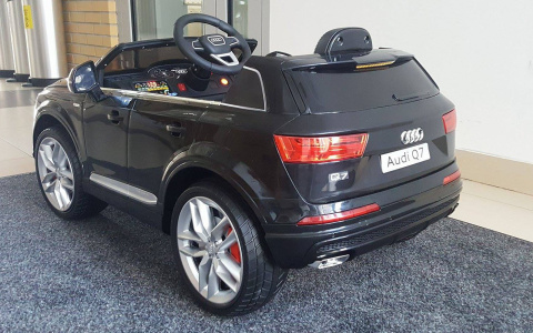 AUTO NA AKUMULATOR AUDI Q7 2.4G NA LICENCJI 2x45W + MIĘKKIE KOŁA EVA + INTELIGENTNY PILOT 2.4 Ghz + SKÓRA FOTEL Toyz Audi Q7 AUTO NA AKUMULATOR AUDI Q7 2.4G NA LICENCJI 2x45W + MIĘKKIE KOŁA EVA + INTELIGENTNY PILOT 2.4 Ghz + SKÓRA FOTEL Toyz Audi Q7