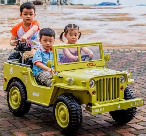Autko Wojskowe Retro dla 3 dzieci Matcha + Napęd 4x4 + Schowki + EVA + Wolny Start + MP3 LED