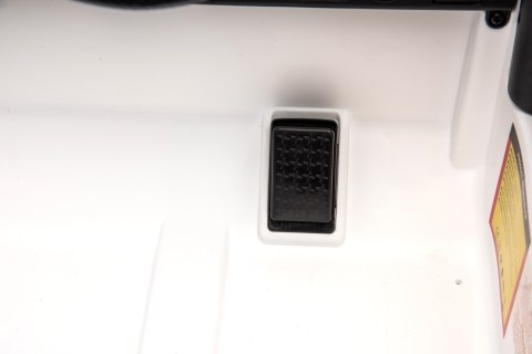 AUto na akumulator Pojazd Off-Road CLIMBER Biały 4x4 AUto na akumulator Pojazd Off-Road CLIMBER Biały 4x4