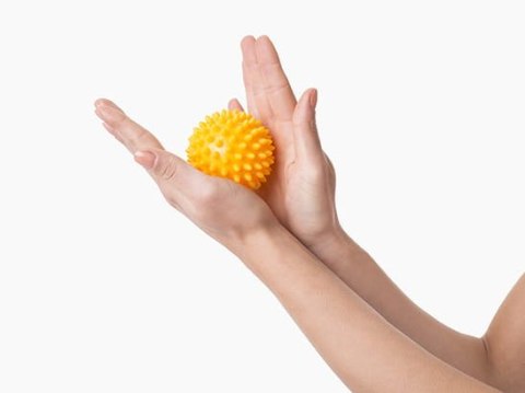 Piłeczka Sensoryczna Z Kolcami Do Masażu I Rehabilitacji 6,6 Cm Czerwona Piłeczka Sensoryczna Z Kolcami Do Masażu I Rehabilitacji 6,6 Cm Czerwona