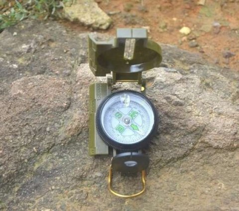 Kompas militarny KM5717