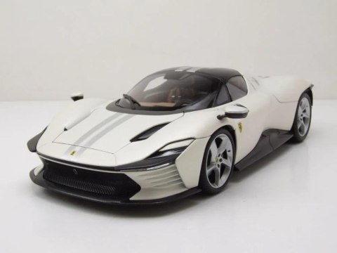 Ferrari Daytona SP3 white 1:18 BBURAGO Ferrari Daytona SP3 white 1:18 BBURAGO