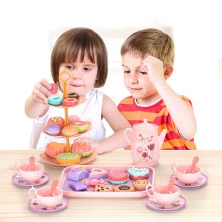 Zestaw Do Herbaty W Walizce Filiżanki Talerzyki Patera Pączki