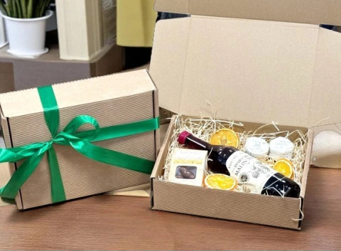 PREZENT NA DZIEŃ MAMY KOSZ PREZENTOWY BOX SYROP ORZECHY KONFITURA MIÓD PREZENT NA DZIEŃ MAMY KOSZ PREZENTOWY BOX SYROP ORZECHY KONFITURA MIÓD