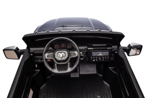 Ogromny Elektryczny samochód RAM dla dzieci 2x200W z pilotem, Bluetooth i amortyzatorami Ogromny Elektryczny samochód RAM dla dzieci 2x200W z pilotem, Bluetooth i amortyzatorami