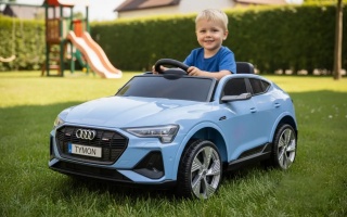 Audi E-Tron Sportback dla dzieci Niebieski + Pilot + Napęd 4x4 + Wolny Start + Radio MP3 + LED