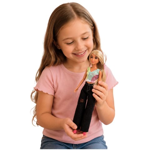 Lalka Modowa Anlily w Ciemnych Jeansach Kolorowy Top Blond Włosy