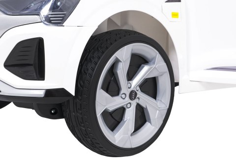 Auto Audi SQ8 białe na akumulator dla dzieci PA.HZB-SQ8