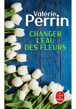 Changer l'eau des fleurs