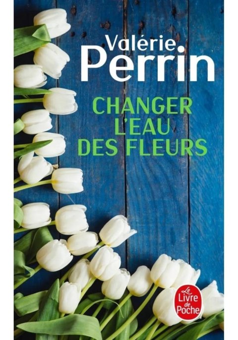 Changer l'eau des fleurs