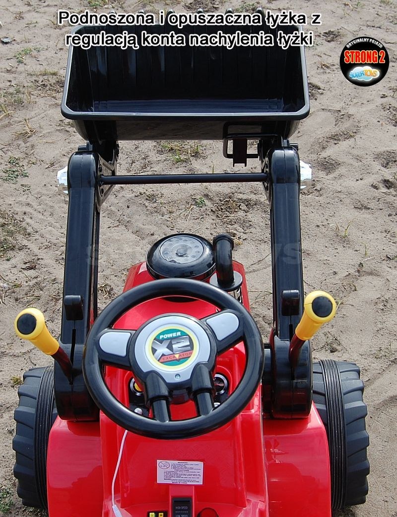 traktor z podnoszoną łyżką